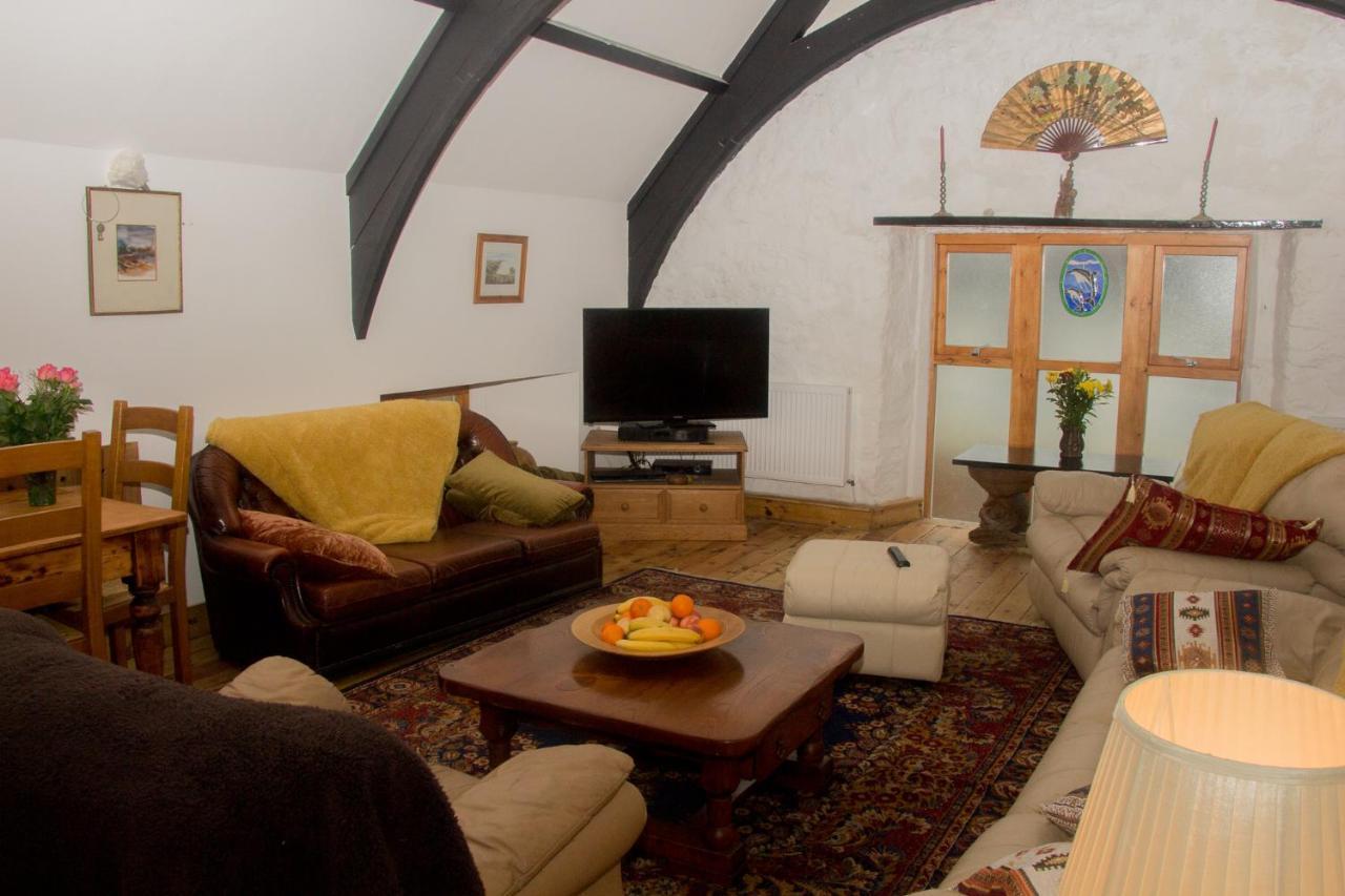 James John Hamilton House And Backpacker Hostel Fishguard Eksteriør bilde