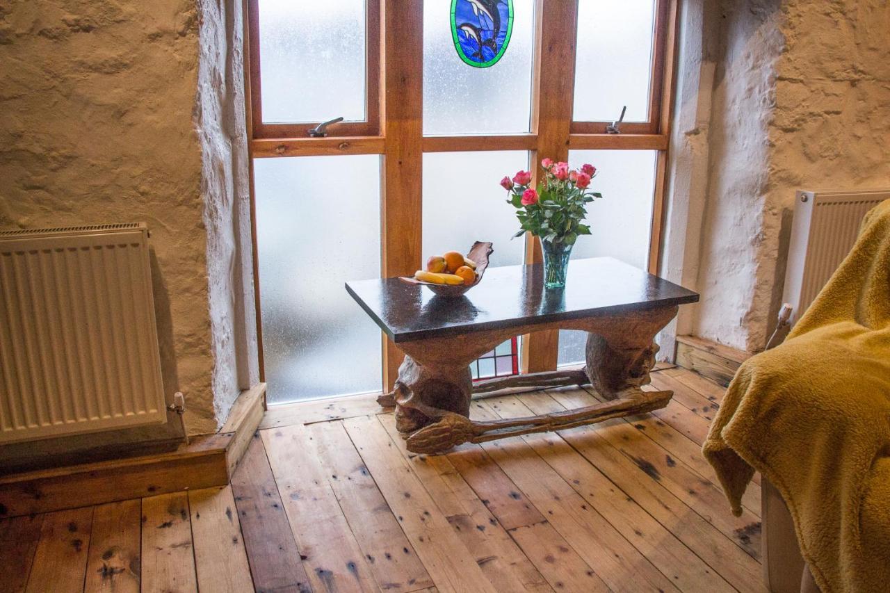 James John Hamilton House And Backpacker Hostel Fishguard Eksteriør bilde