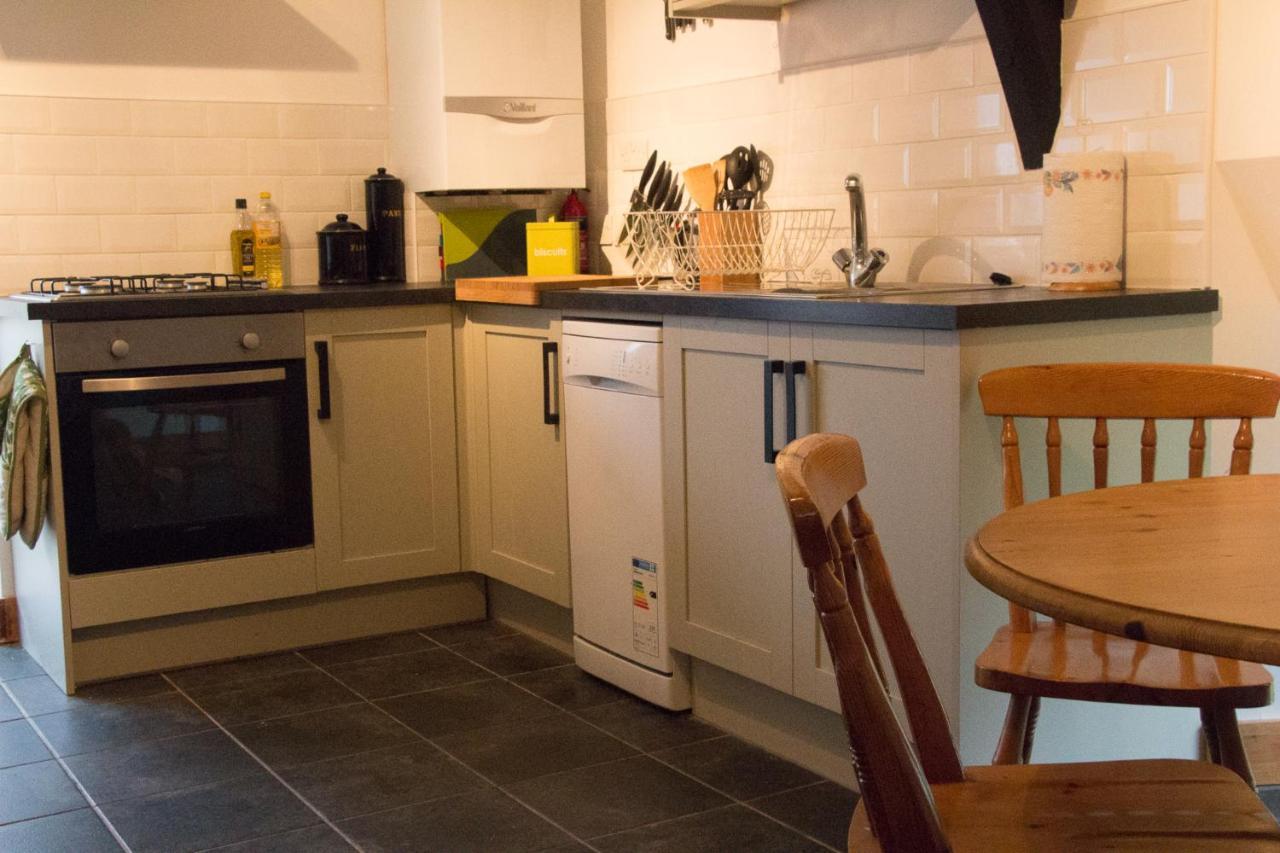 James John Hamilton House And Backpacker Hostel Fishguard Eksteriør bilde