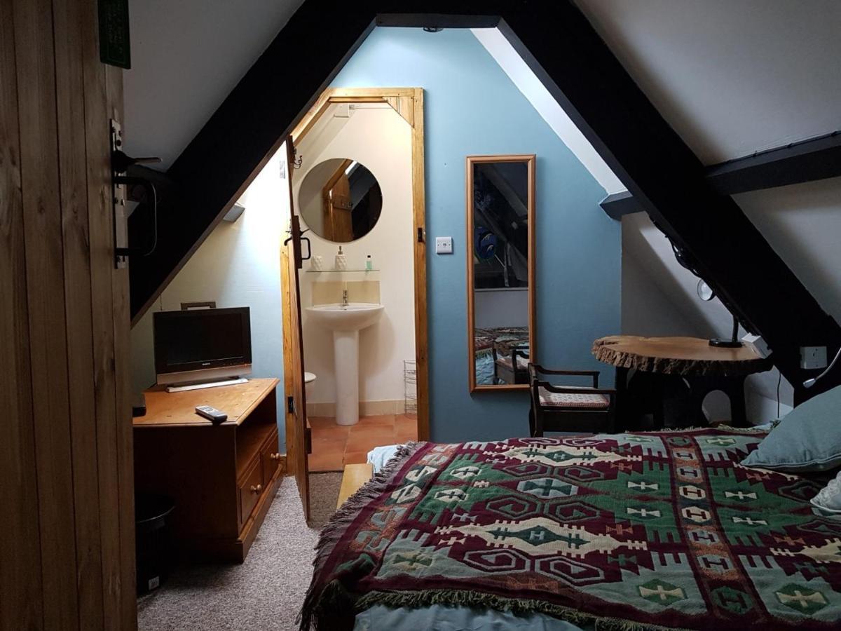 James John Hamilton House And Backpacker Hostel Fishguard Eksteriør bilde